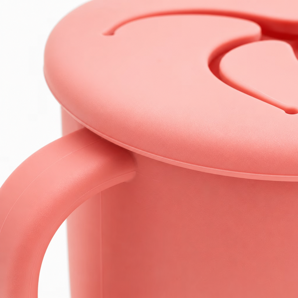 Snackmugg i silikon med spillsäkert lock