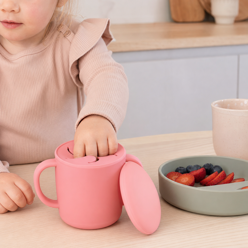Snackmugg i silikon med spillsäkert lock